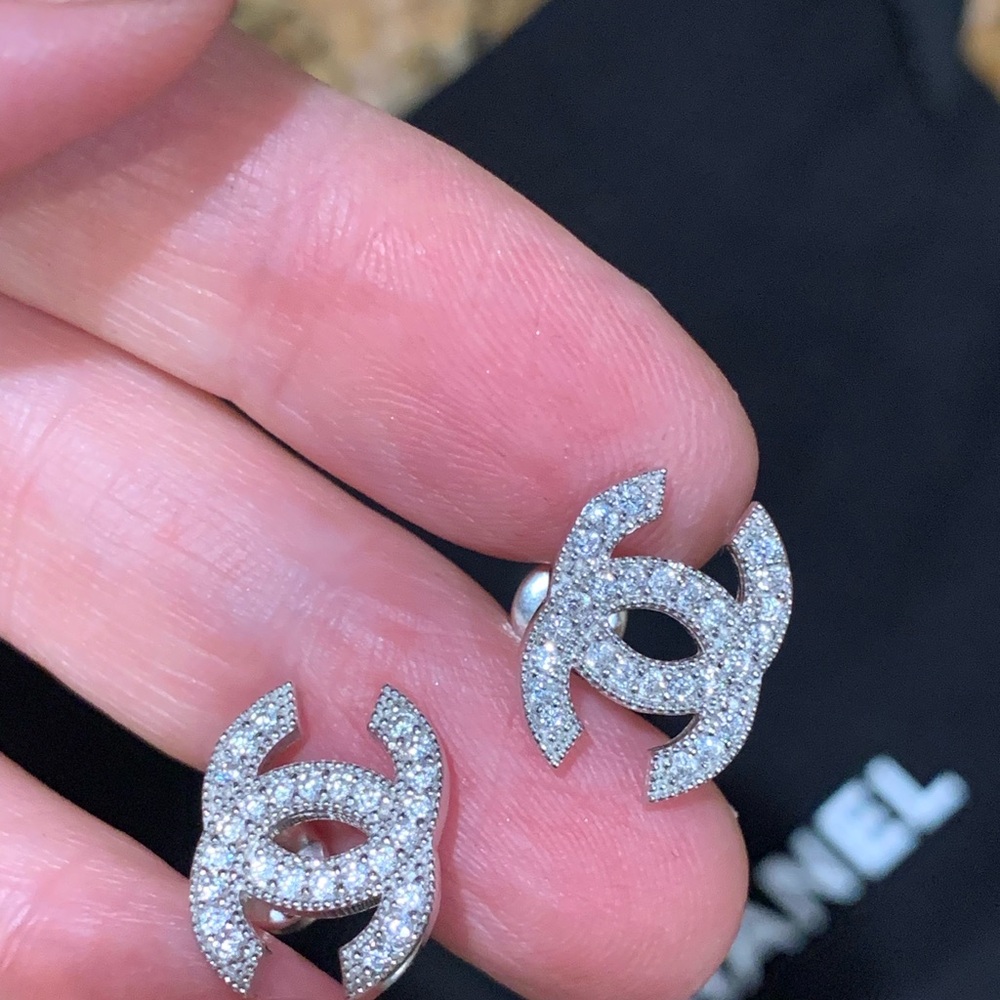 Absolutely stunning cc earrings brand new, rare and collectible. Must have!
